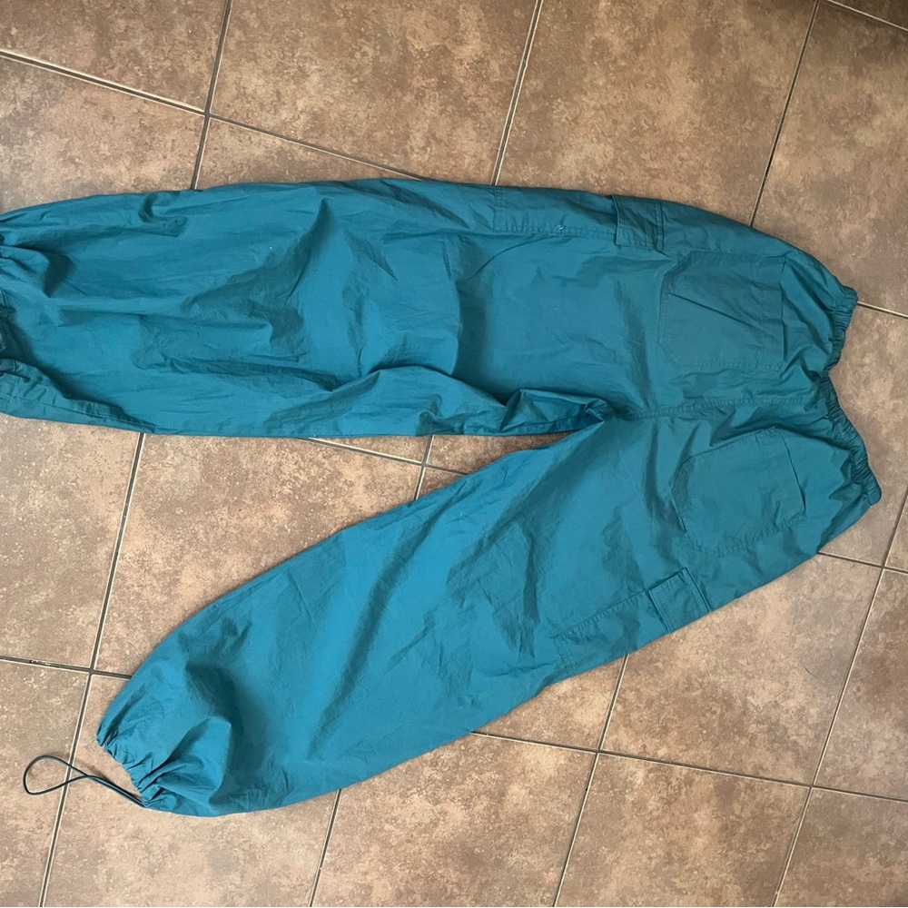 wild fable Teal Cargo/parachute Pants w/ forever 21 cropped graphic t - Picture 7 of 8